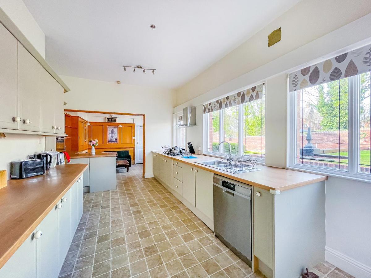 *Rg9Bc* For Your Most Relaxed & Cosy Stay + Free Parking + Free Fast Wifi * Leeds  Bagian luar foto