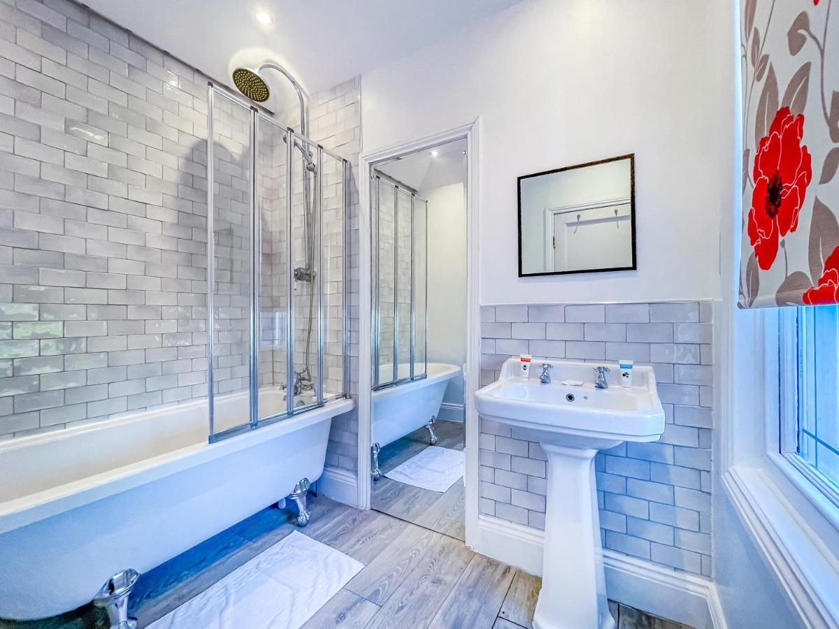 *Rg9Bc* For Your Most Relaxed & Cosy Stay + Free Parking + Free Fast Wifi * Leeds  Bagian luar foto